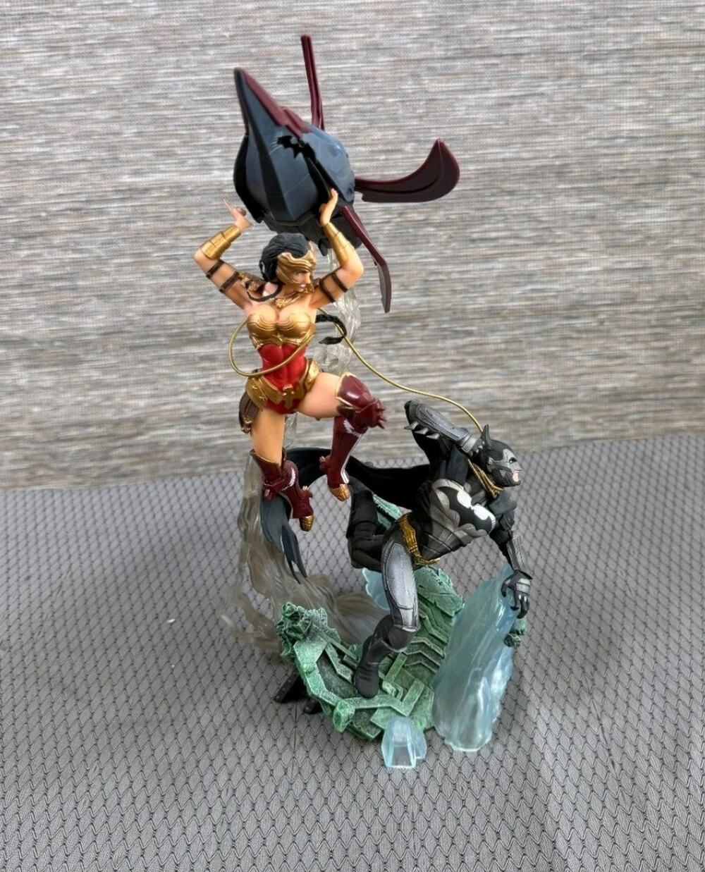 Injustice Gods Among US Collector's Edition Statue *Missing Pieces See Pics*
